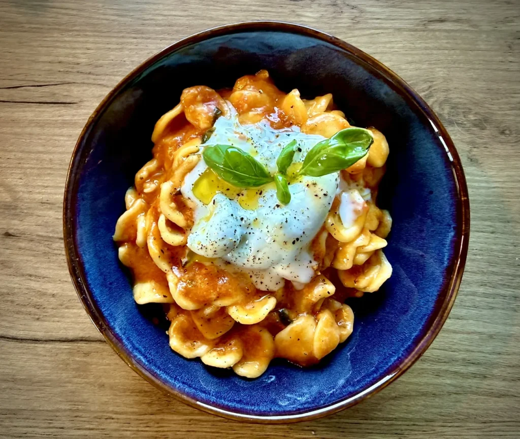 Pasta al pomodoro z burratą