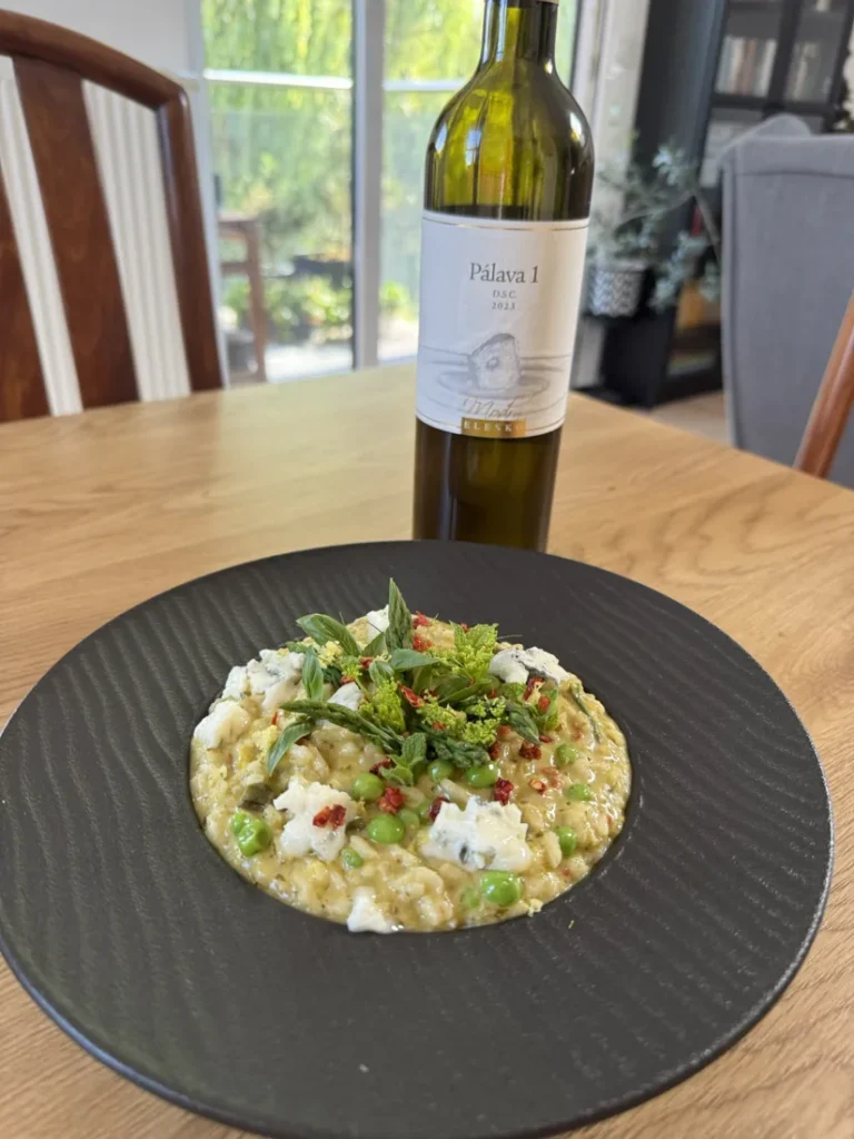 Risotto ze szparagami, zielonym groszkiem i gorgonzolą